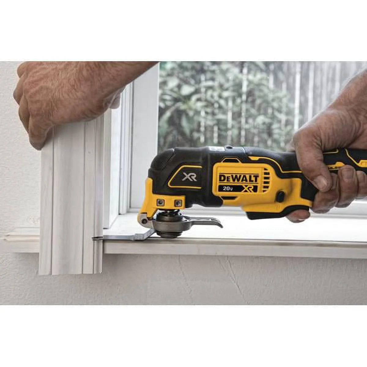 20V MAX* XR® BRUSHLESS CORDLESS 3-SPEED OSCILLATING MULTI-TOOL (TOOL ONLY)