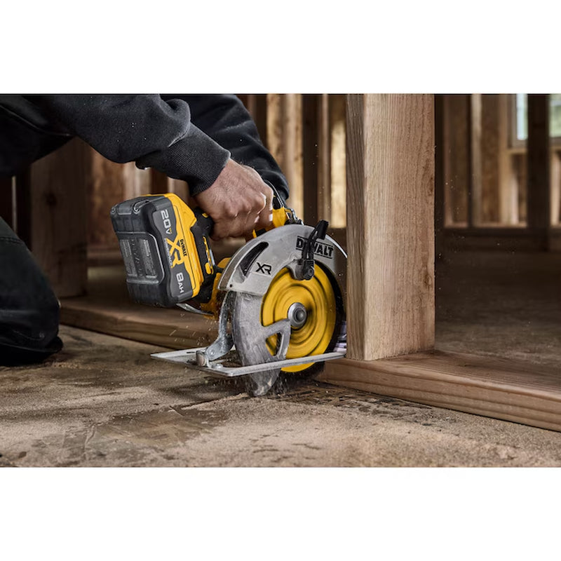 XR 20-Volt Max 7-1/4-In Brushless Cordless Circular Saw Kit ( Battery Included )