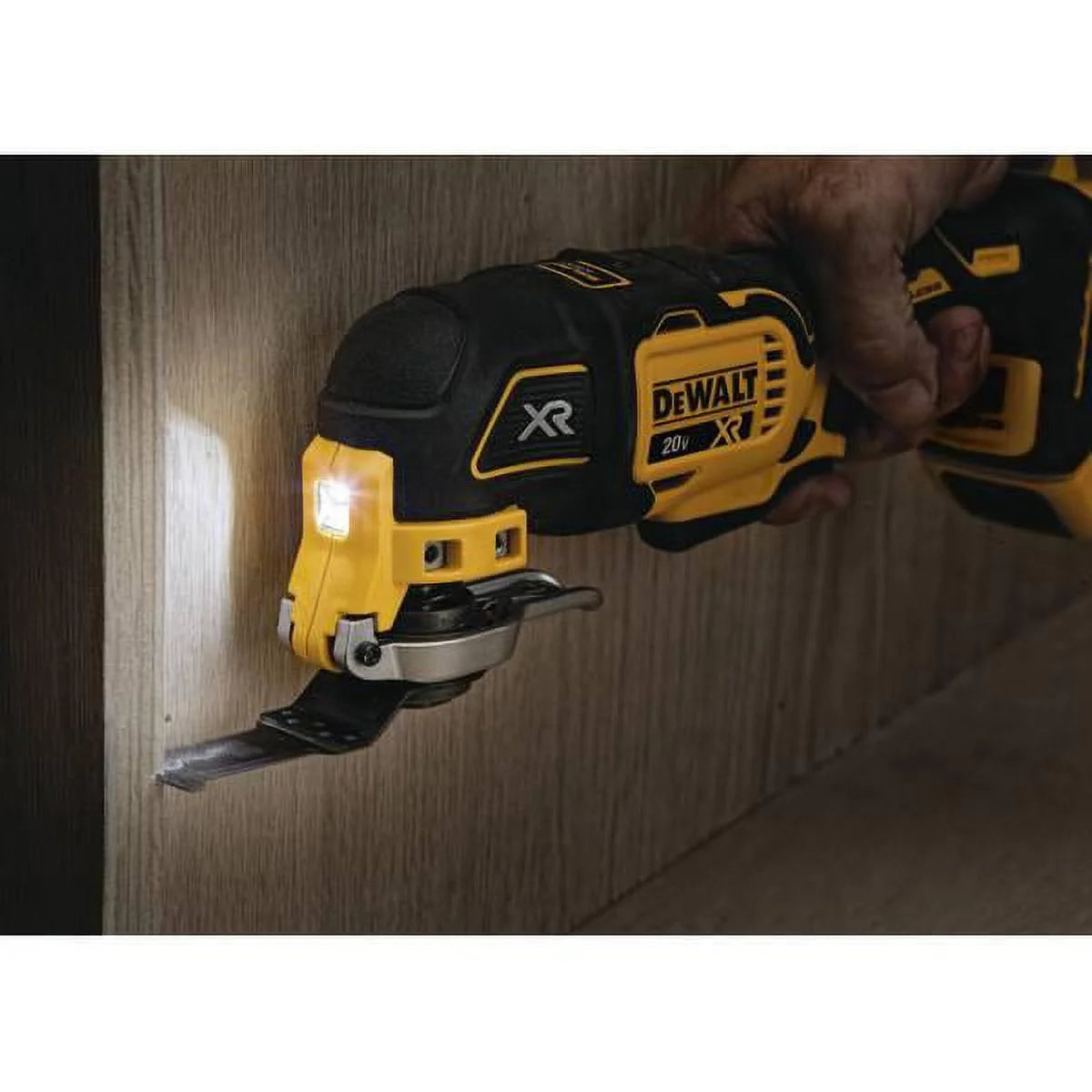 20V MAX* XR® BRUSHLESS CORDLESS 3-SPEED OSCILLATING MULTI-TOOL (TOOL ONLY)