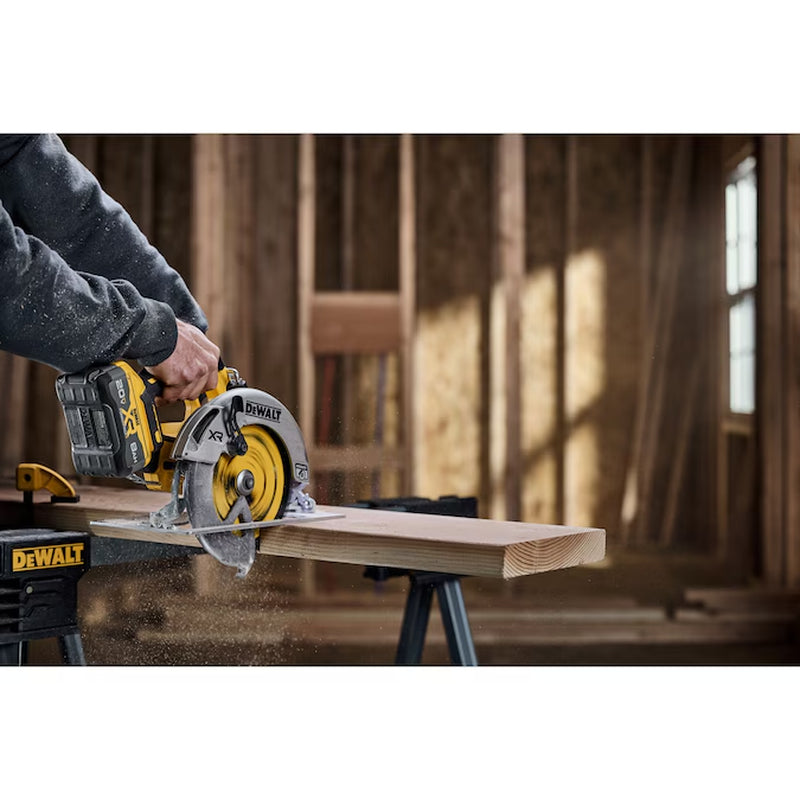 XR 20-Volt Max 7-1/4-In Brushless Cordless Circular Saw Kit ( Battery Included )